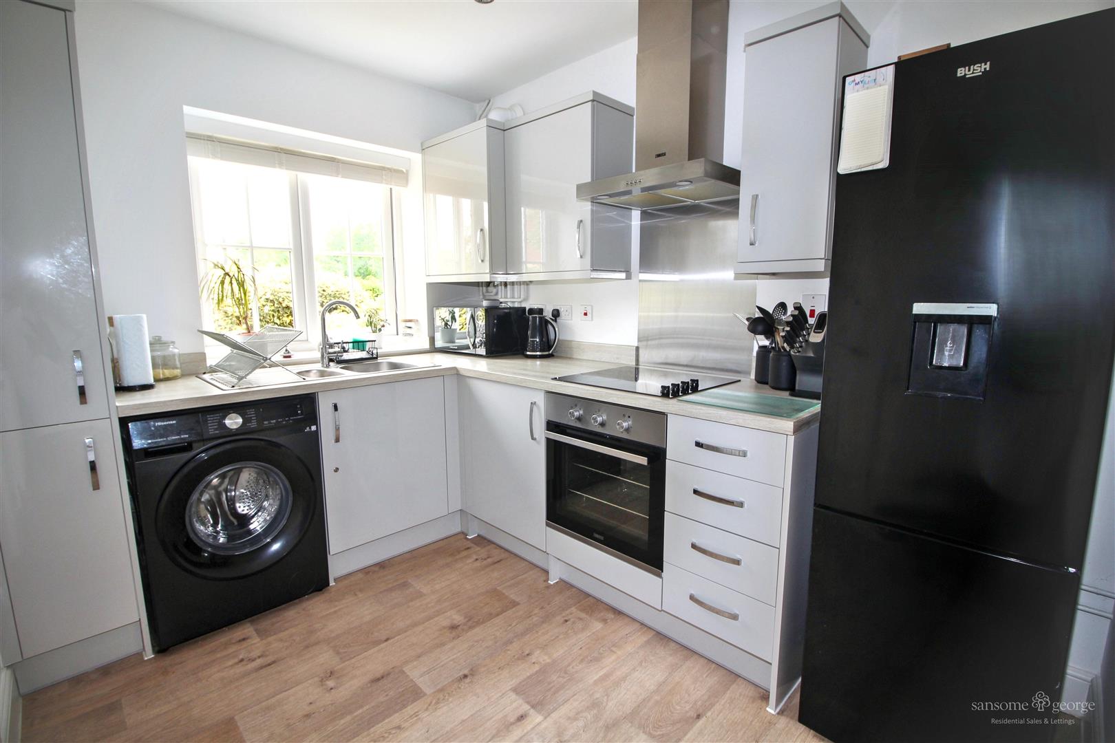 2 bed property in Sheffield Close, Reading